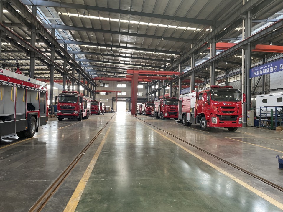 重汽豪沃后雙橋水罐消防車(chē)(16噸)圖片