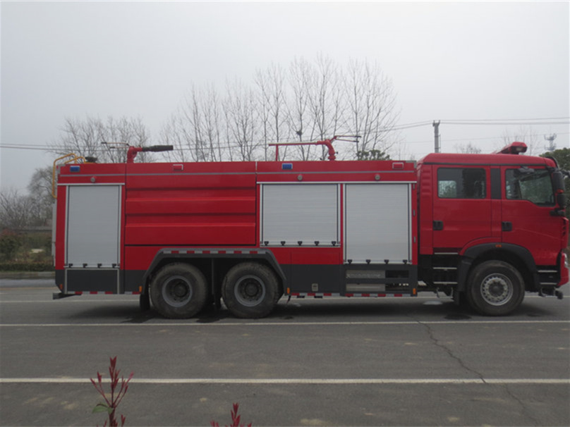豪沃后雙橋干粉泡沫水三聯(lián)用消防車(10噸)圖片